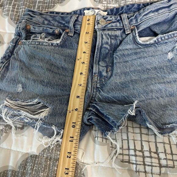 We The Free Shorts Womens 26 Jean Denim Cut Off Distressed Boho Festival Raw Hem - Picture 9 of 10